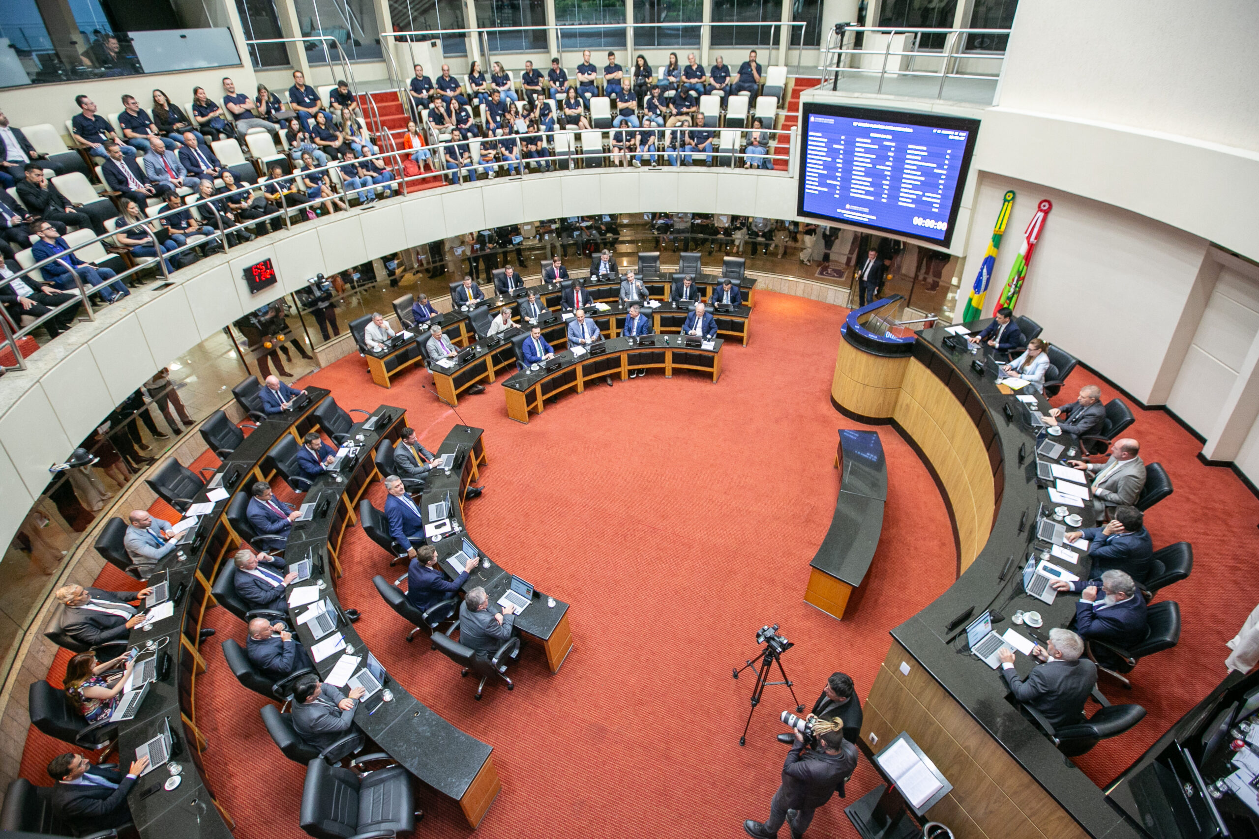 Pacote tributário do Governo de SC que traz mais segurança jurídica e ajusta legislação à Reforma Tributária é aprovado pela Alesc