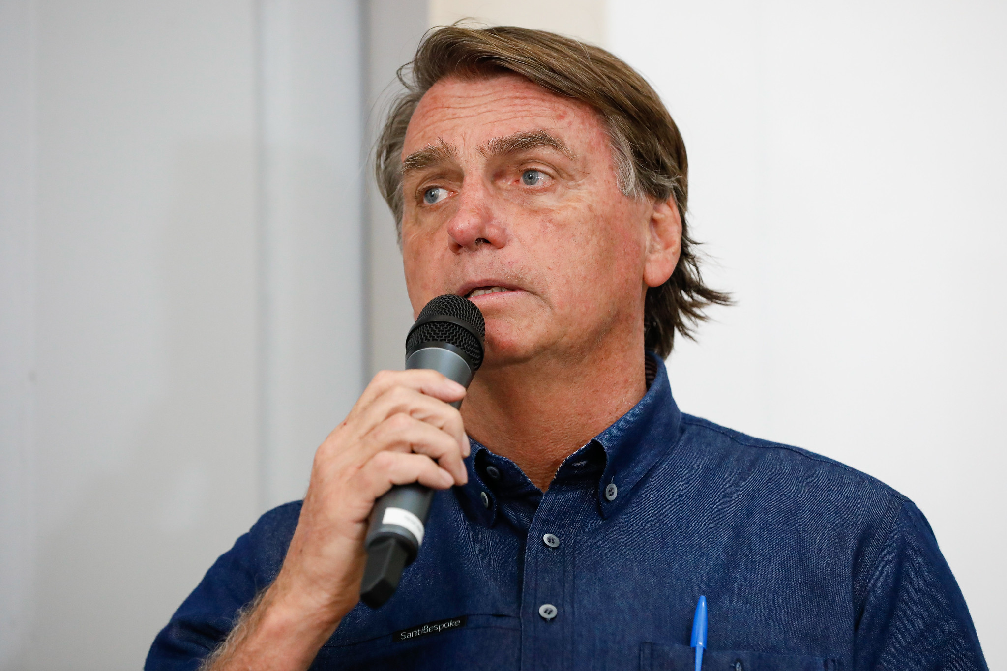 Bolsonaro recua e diz que exagerou ao falar “caguei” para prisão