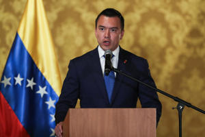 Em posse, Noboa promete combate à corrupção e oligarquias