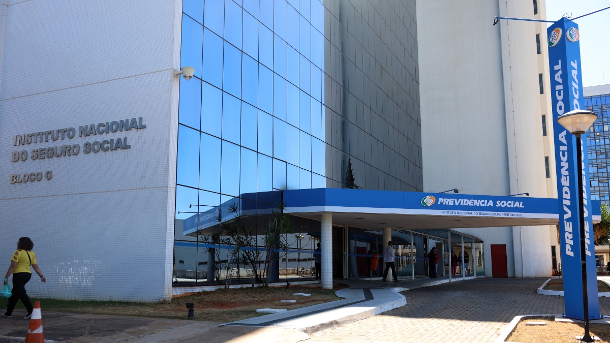INSS: Justiça atende pedido de Nikolas e Kilter e suspende descontos da Contag