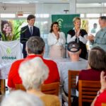 Governo do Estado entrega aparelhos auditivos para idosos em Florianópolis