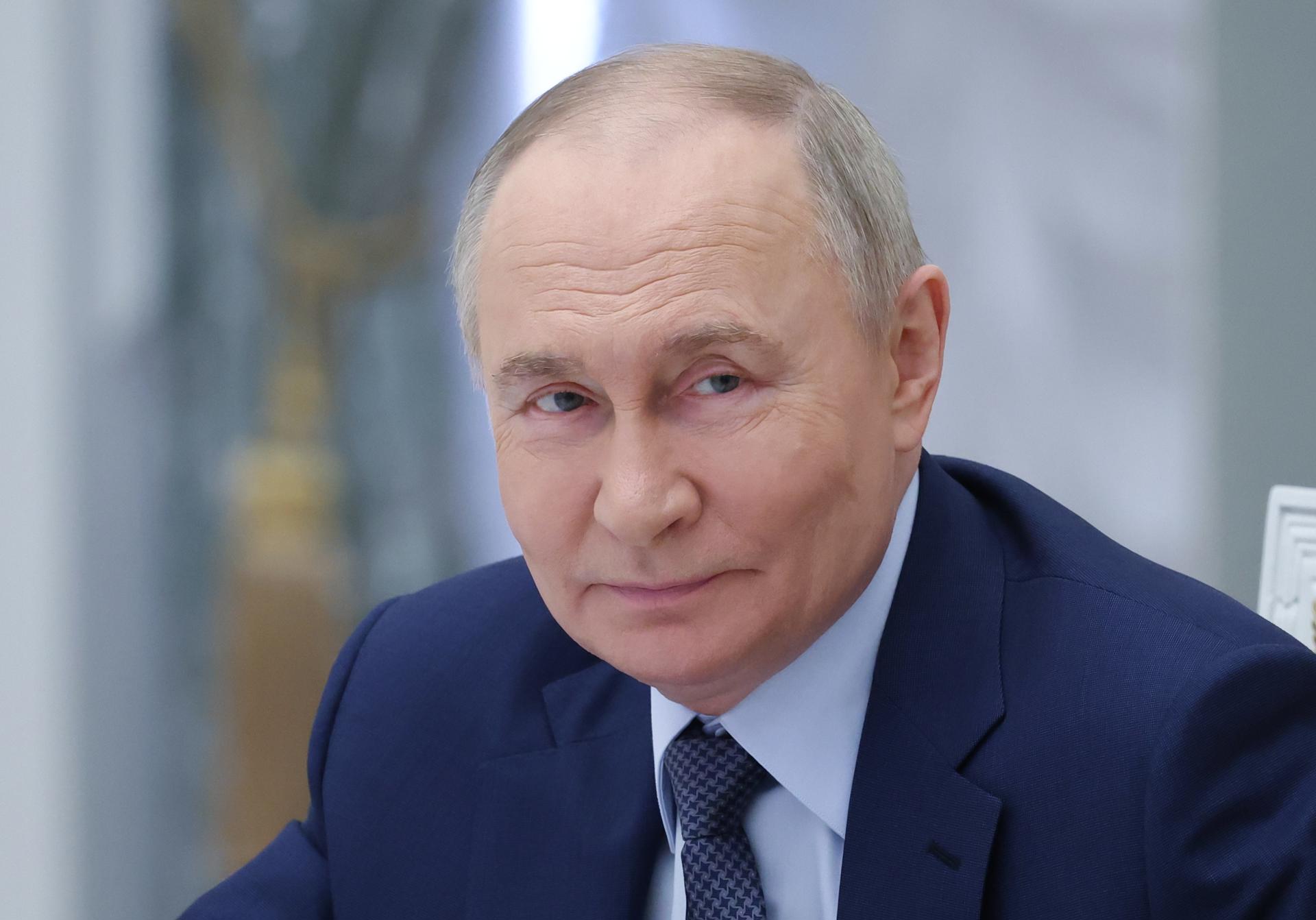 Putin exige que a Otan pare de se expandir, diz agência
