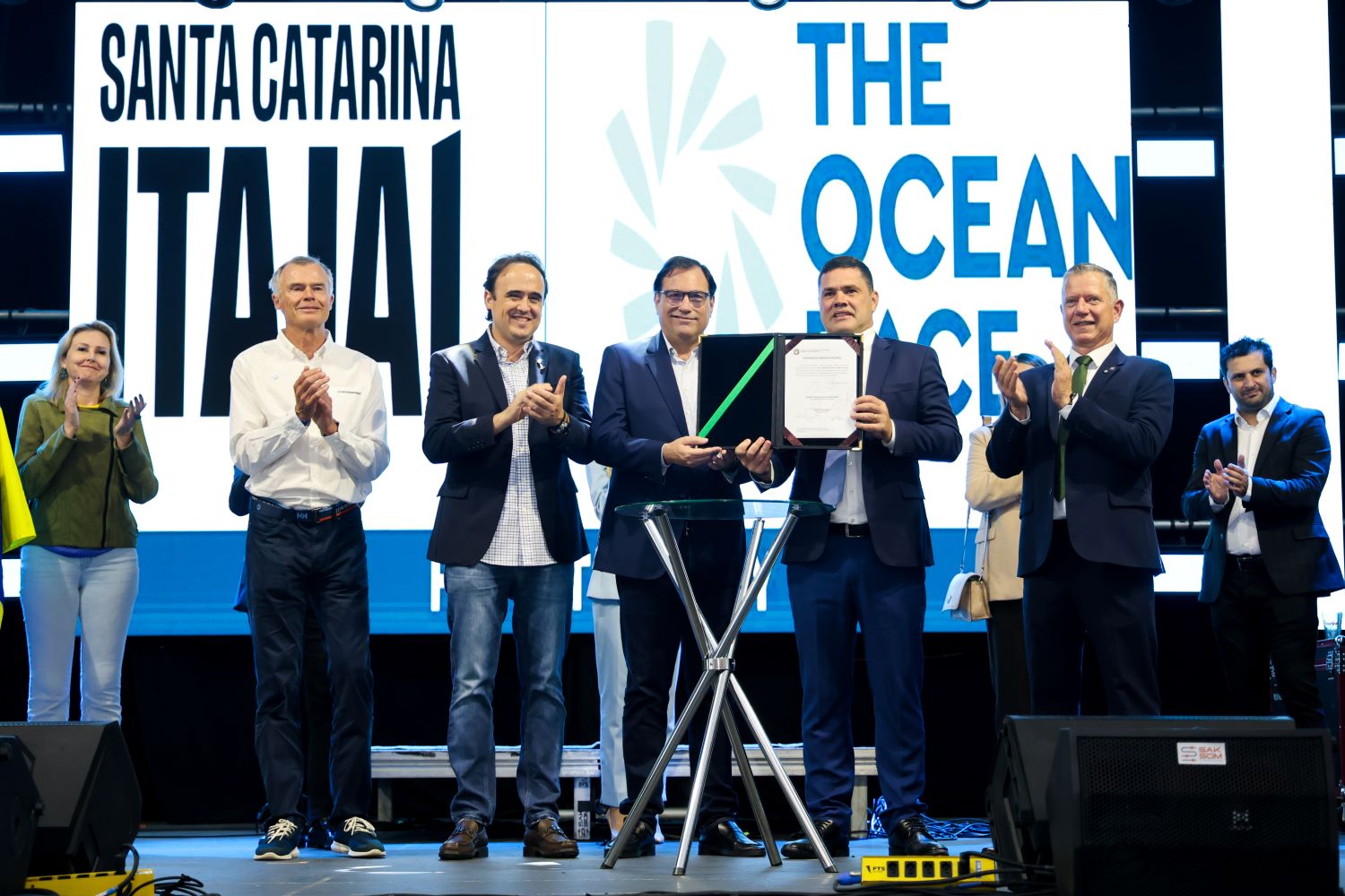 Em Itajaí, governador em exercício de SC assina liberação de recursos para a The Ocean Race e participa de entregas no município