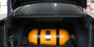 Explosão em posto de gasolina mata um homem e fere outro no Rio