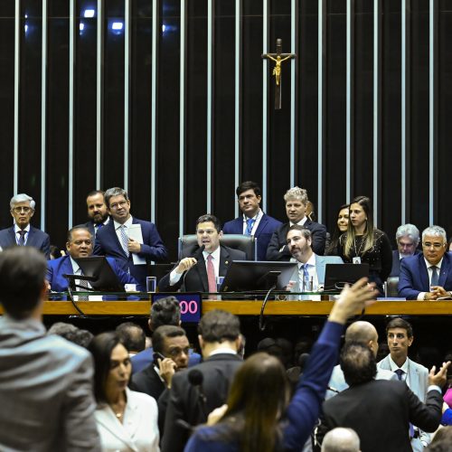 Alcolumbre cria CPMI para investigar fraudes no INSS