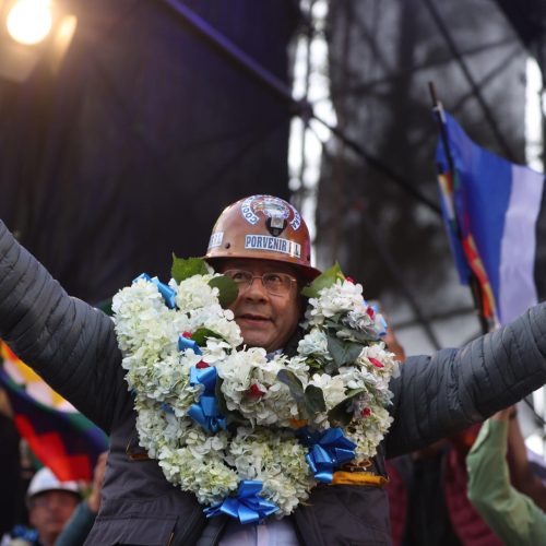 Arce desiste de tentar reeleição na Bolívia