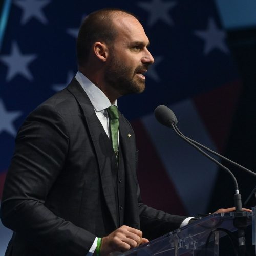 Sem jurisdição nos EUA, inquérito contra Eduardo mira Bolsonaro