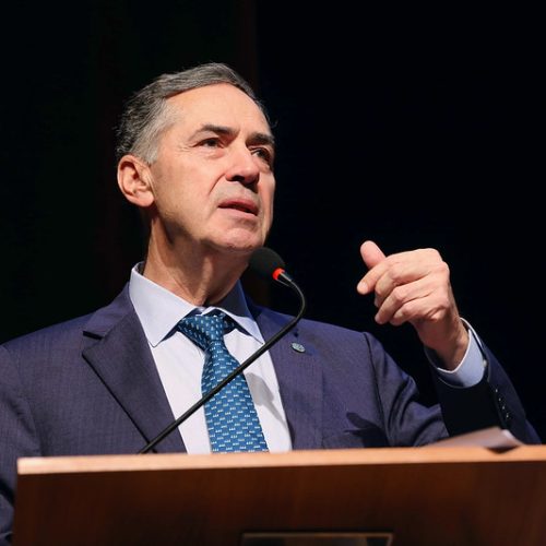 Barroso aponta ajuda dos EUA para conter golpe; oposição critica