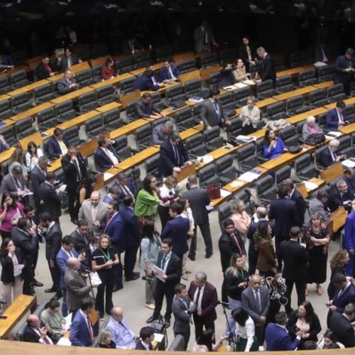 Bilhões em emendas parlamentares circulam sem fiscalização