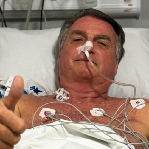 Bolsonaro sai da UTI, mas continua internado no hospital