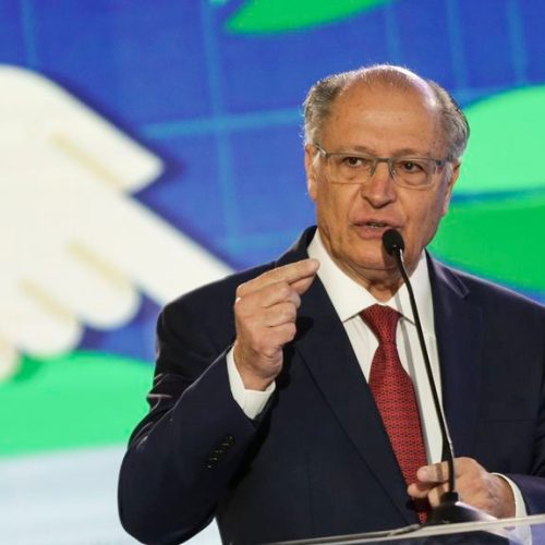 Caixa estuda atender presencialmente vítimas da fraude no INSS, diz Alckmin