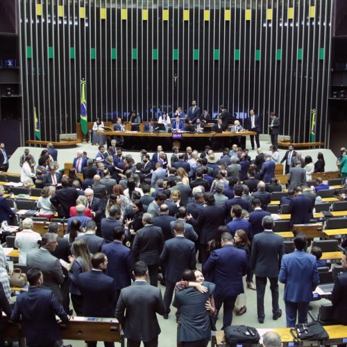 Câmara aprova aumento de penas para crimes com armas restritas