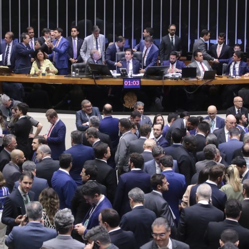 Câmara aprova projeto que amplia número de deputados com impacto de R$ 65 milhões ao ano