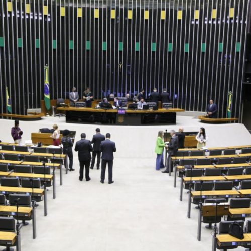 Câmara endurece penas ambientais e aprova parcerias em calamidades