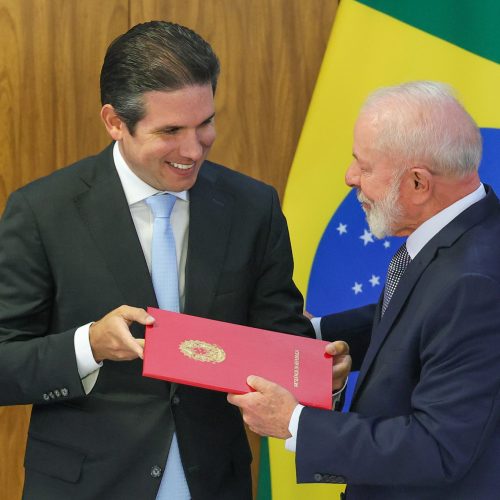 Câmara pressiona Lula, mas Motta dá sobrevida ao decreto do IOF