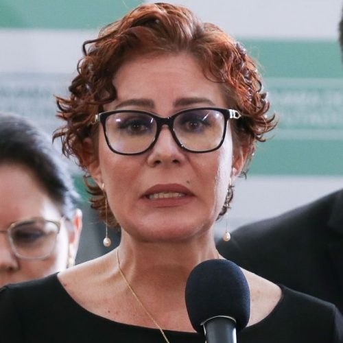 Carla Zambelli deixa o Brasil após ser condenada a 10 anos de prisão
