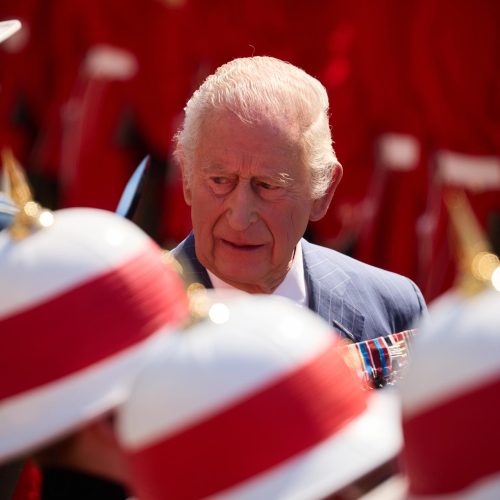 Charles III diz que Canadá enfrenta “momento crítico”