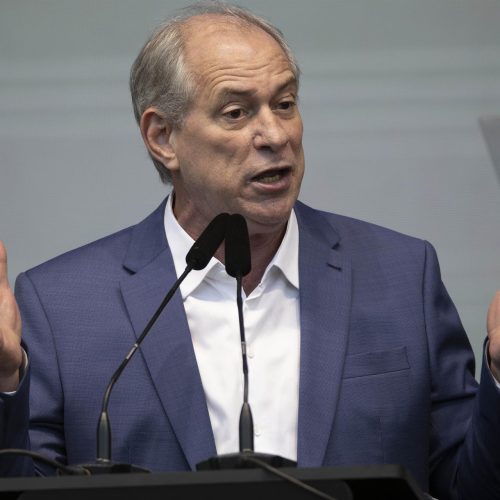 Ciro Gomes reage a ação da AGU e acusa Lula de perseguição política
