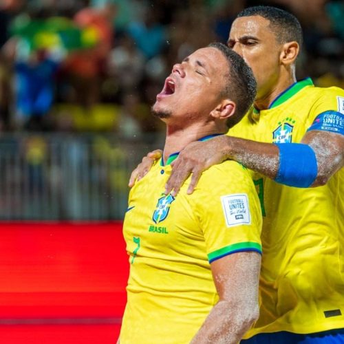 Copa do Mundo de beach soccer: Brasil goleia Omã por 11 a 1