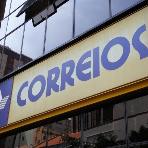 Correios abrem licitação para contratar carros executivos