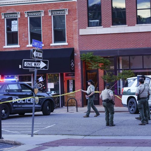 EUA detêm família de autor de ataque antissemita no Colorado