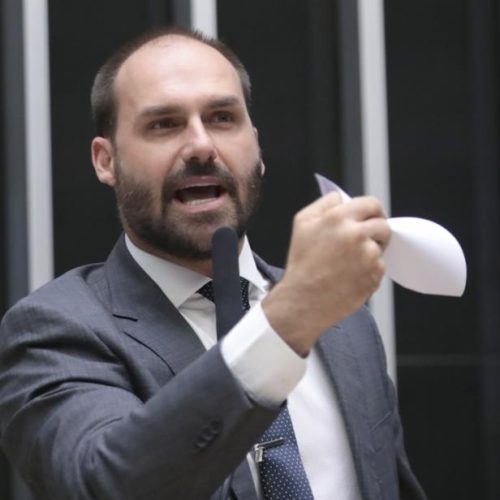 Eduardo reage à fala de Lula sobre “lambe botas de Trump”