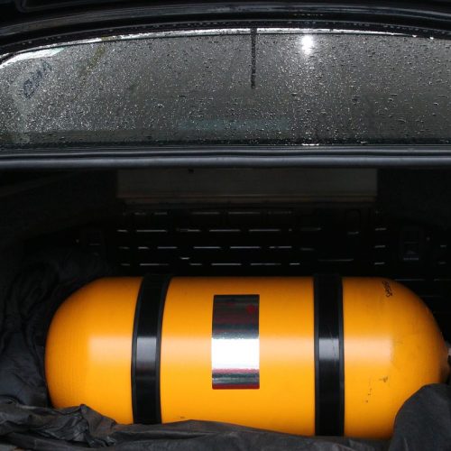 Explosão em posto de gasolina mata um homem e fere outro no Rio