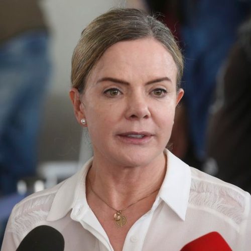 Gleisi minimiza CPI do INSS e diz que Lula manterá Lupi no cargo