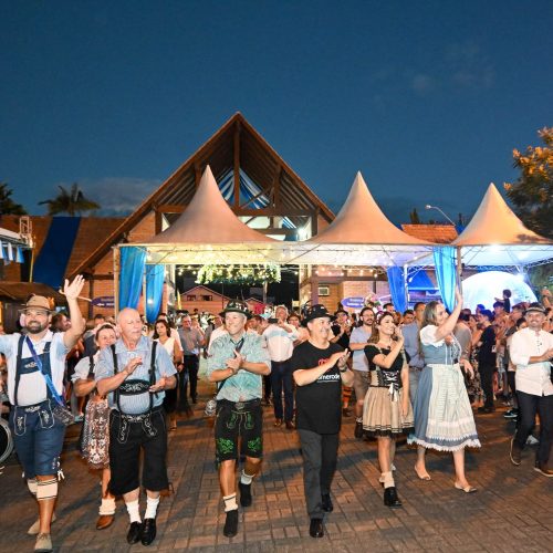 Governador Jorginho Mello prestigia abertura da 40ª Festa Pomerana no Vale do Itajaí