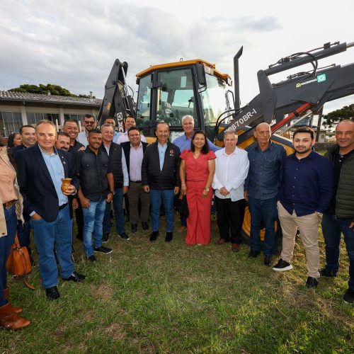 Governo do Estado entrega mais 21 equipamentos agrícolas na Serra Catarinense