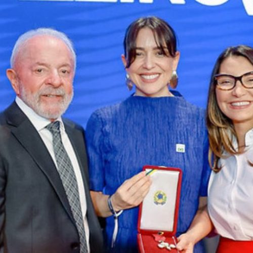 Governo pagará R$ 168 mil à cantora em jantar com Macron