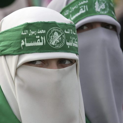Hamas divulga vídeo de dois reféns israelenses debilitados