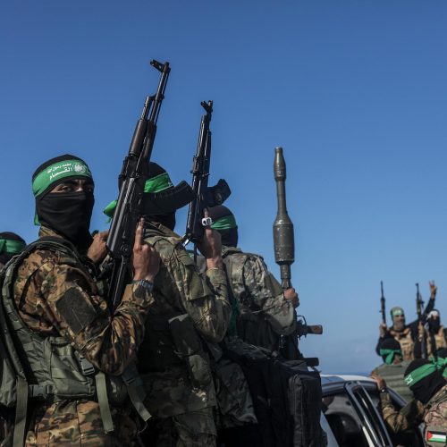 Hamas mata palestinos a caminho de entrega de ajuda humanitária