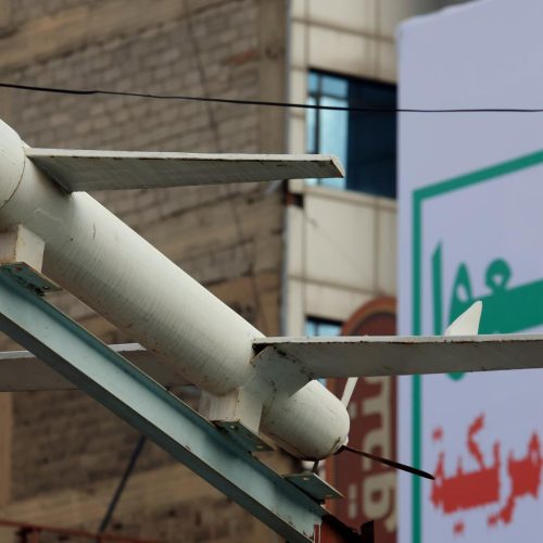 Houthis afirmam ter abatido caça americano no mar Vermelho