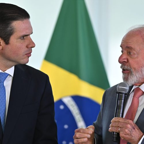 Hugo Motta tenta impor agenda de ajuste fiscal ao governo Lula