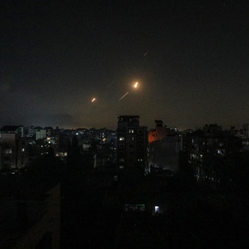 Irã volta a atacar Israel com nova onda de mísseis
