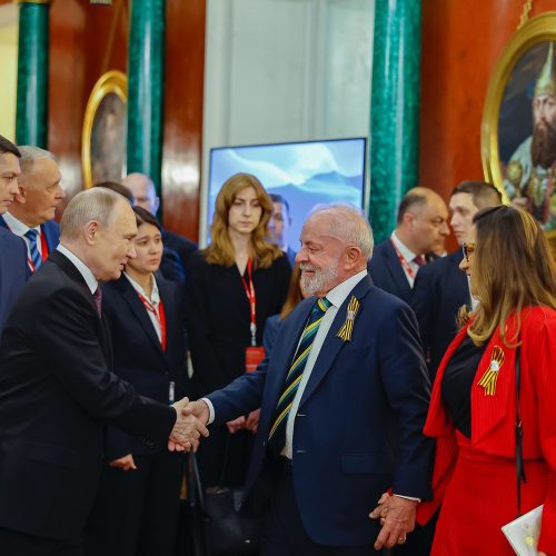 Janja faz passeios e vai a balé e universidades na Rússia
