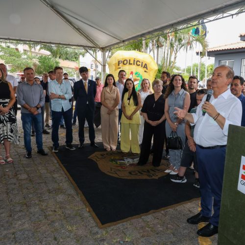 Jorginho Mello entrega reforma e Sala Lilás da delegacia de Capivari de Baixo