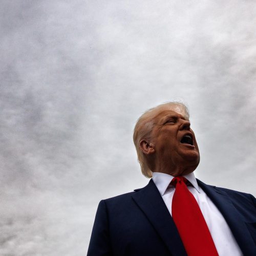 Trump diz que não vai diminuir tarifas para convencer China a negociar