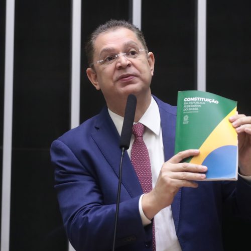 Líder do PL pressiona Motta após decisão do STF sobre Ramagem