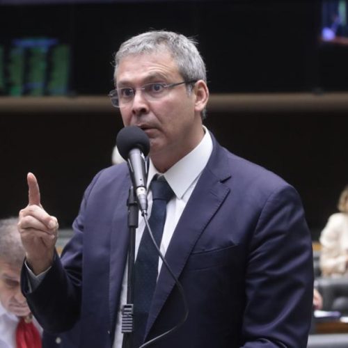 Lindbergh vai depor à PF sobre Eduardo Bolsonaro