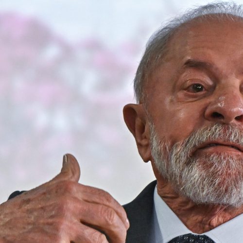 Lula critica desconto de imposto e defende taxação de ricos