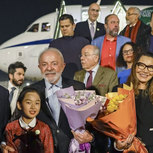 Lula desembarca na China para encontro com Xi Jinping