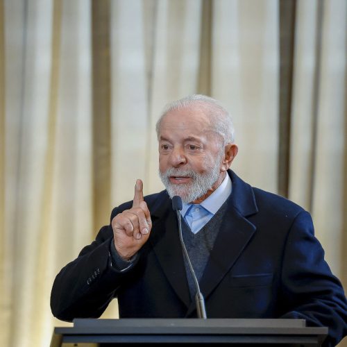 Lula diz não ter pressa e culpa Bolsonaro por fraudes no INSS