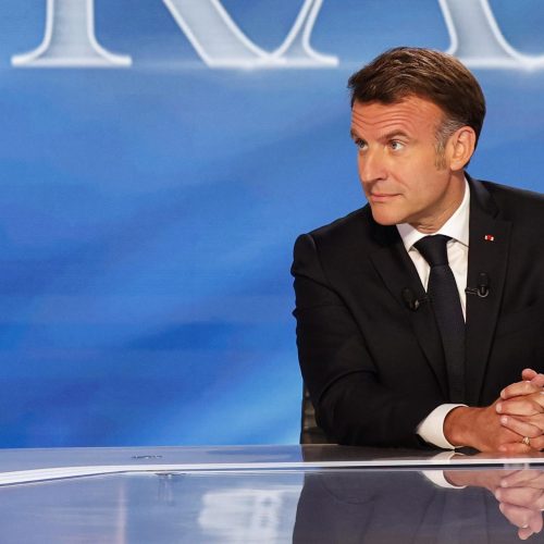 Macron critica “opção militar” para mudar regime do Irã