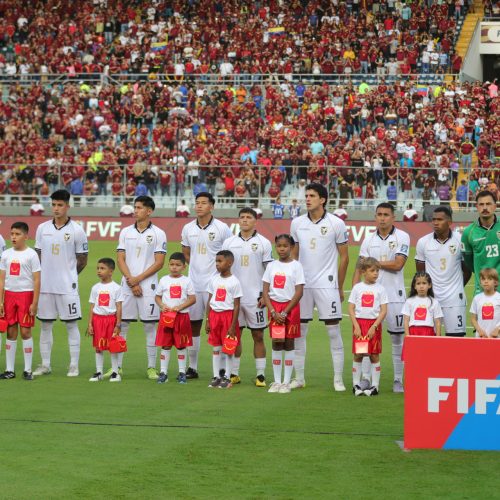 Maduro impede seleção boliviana de voltar para casa