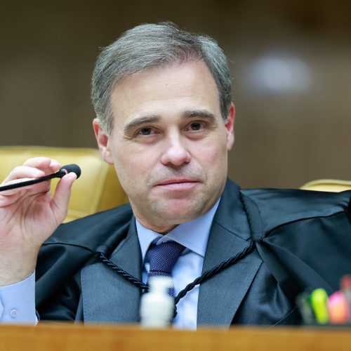 Mendonça diverge de Moraes e defende revisão da vida toda do INSS