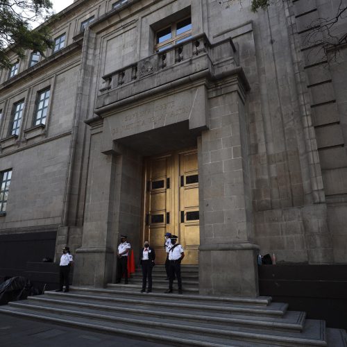 México realiza primeira eleição para juízes neste domingo