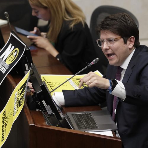 Miguel Uribe, pré-candidato à presidência da Colômbia, é baleado