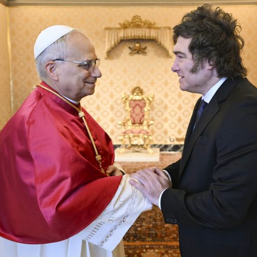 Milei se encontra com Papa no Vaticano